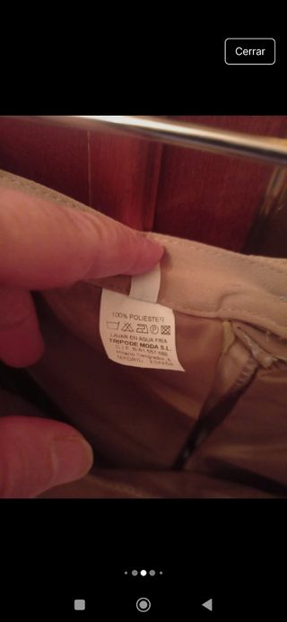 Falda midi beige con "vuelo" abajo