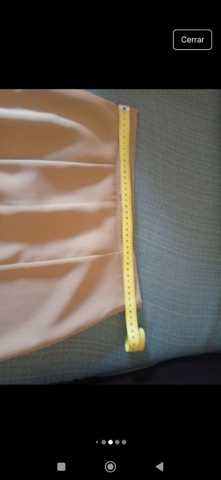 Falda midi beige con "vuelo" abajo