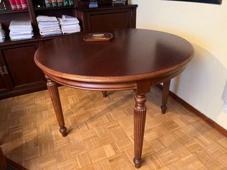 Mesa de reuniones extensible de madera
