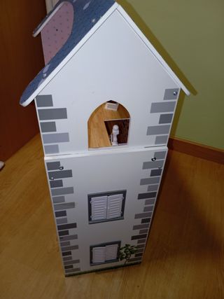 Casa de muñecas de madera