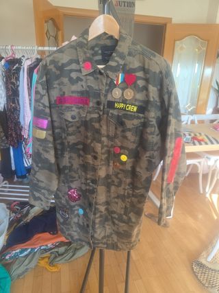 Cazadora militar Zara verde y multicolor