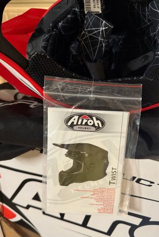 Casco Moto Airoh Rosso e Nero Mis L
nuovo 