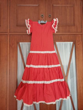 Traje de flamenca coloo CORAL con volantes NIÑA