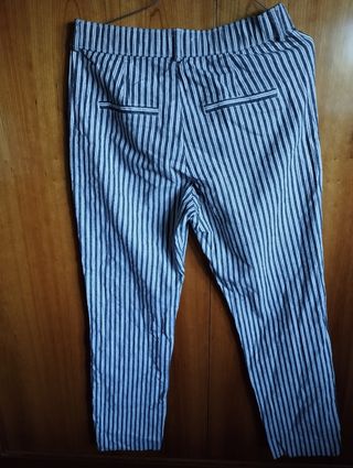 Pantalón Hollister rayas.