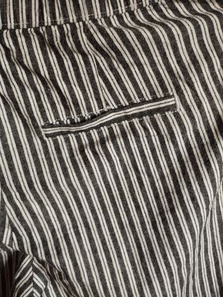 Pantalón Hollister rayas.