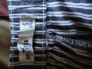 Pantalón Hollister rayas.