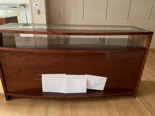 Mostrador madera maciza con cristal