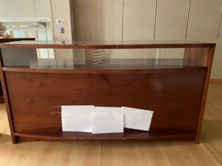 Mostrador madera maciza con cristal