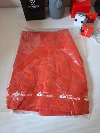 Lote Santander: Polo, USB, Ratón, Altavoz...