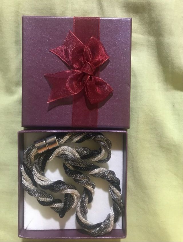 Collar plata y negro