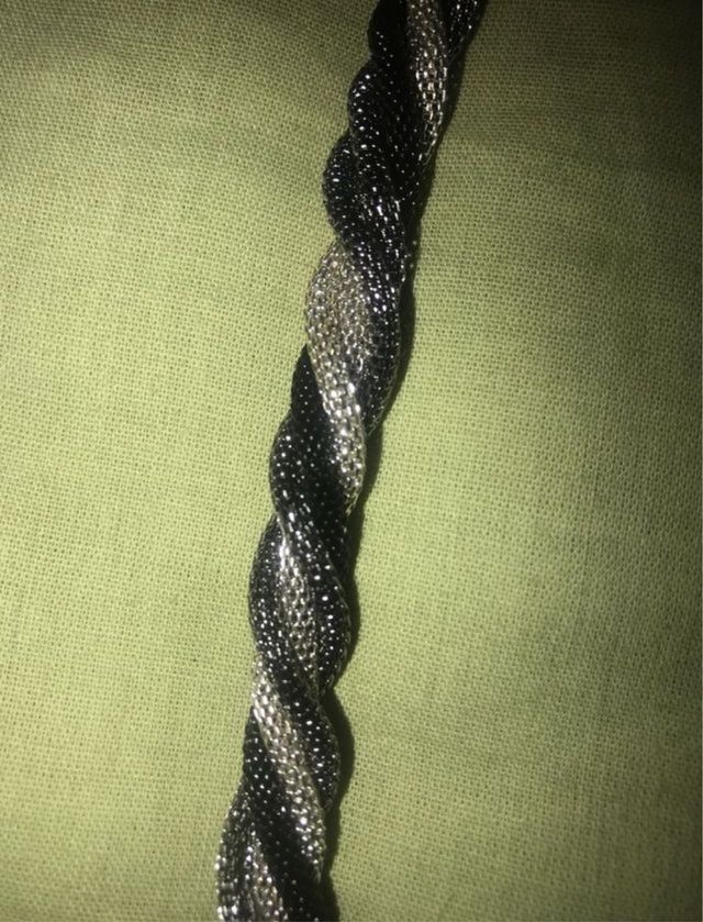 Collar plata y negro