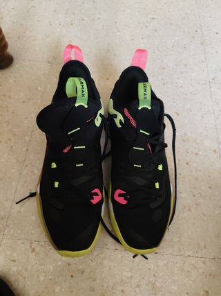 Zapatillas Baloncesto Negras y Amarillas