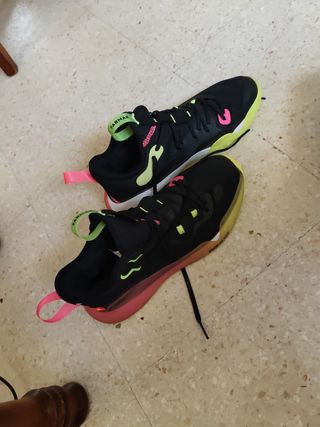 Zapatillas Baloncesto Negras y Amarillas