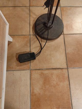Lámpara de pie de metal