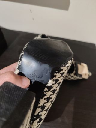 Zapatos de tacón con estampado