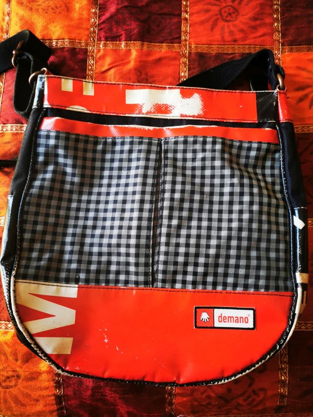 Bolso bandolera Demano rojo y negro
