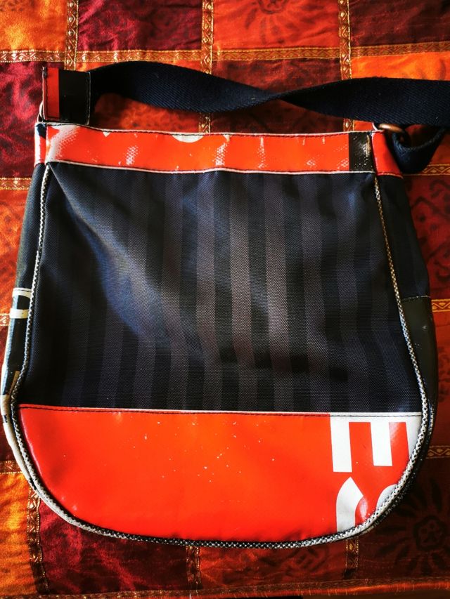 Bolso bandolera Demano rojo y negro