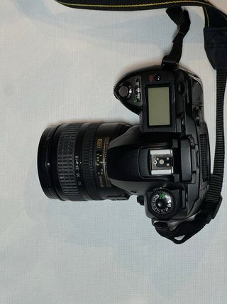 Cámara Nikon D70 + objetivo Nikon 18-70