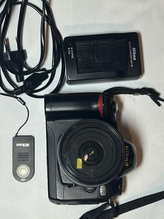 Cámara Nikon D70 + objetivo Nikon 18-70