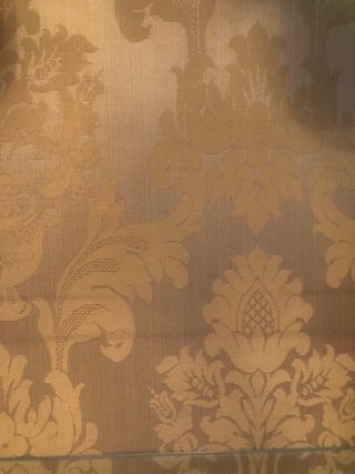 Mueble esquinero de caoba con estampado de tela