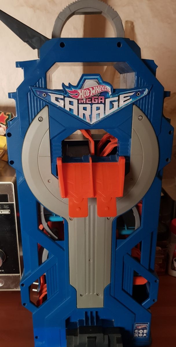Mega Garage Hot Wheels