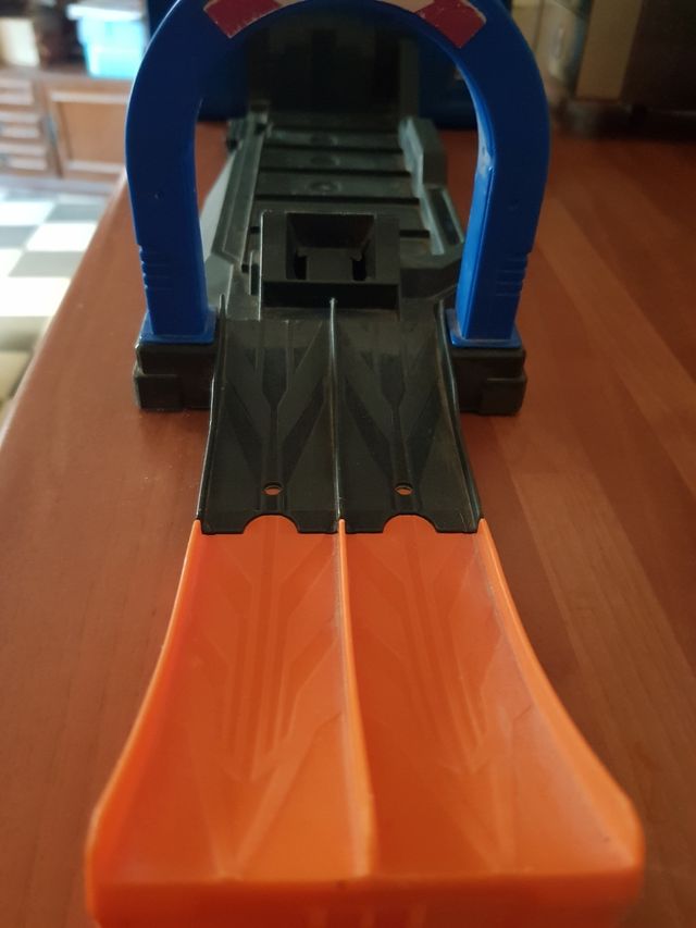 Mega Garage Hot Wheels