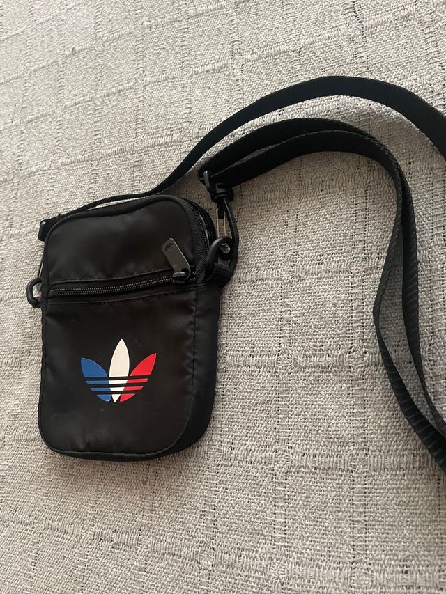 Riñonera Adidas Negra Tricolor