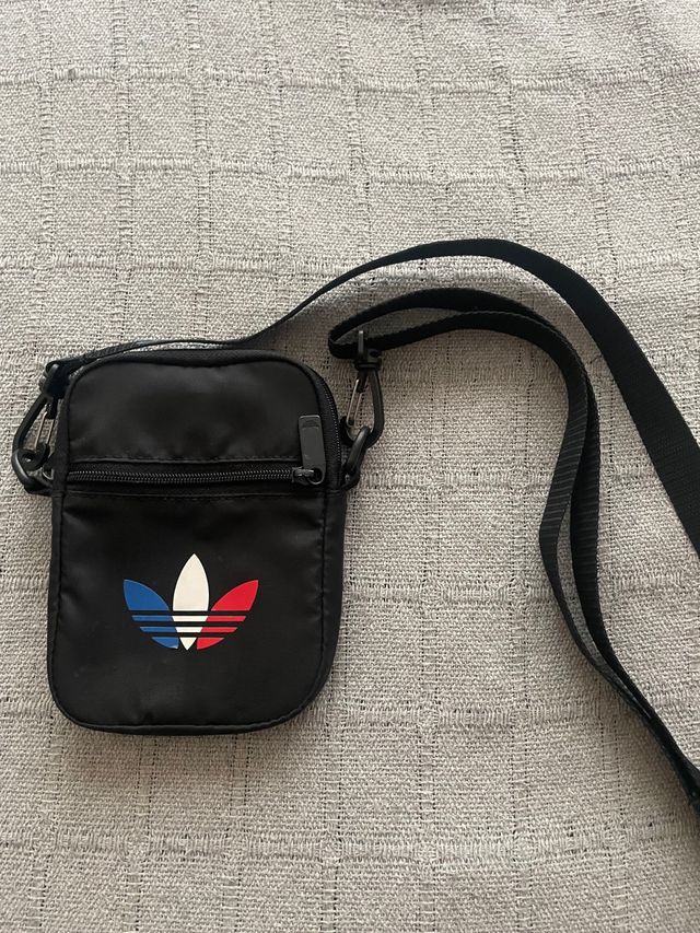 Riñonera Adidas Negra Tricolor