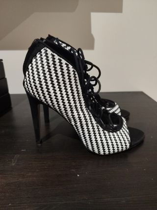 Zapatos de tacón con cordones