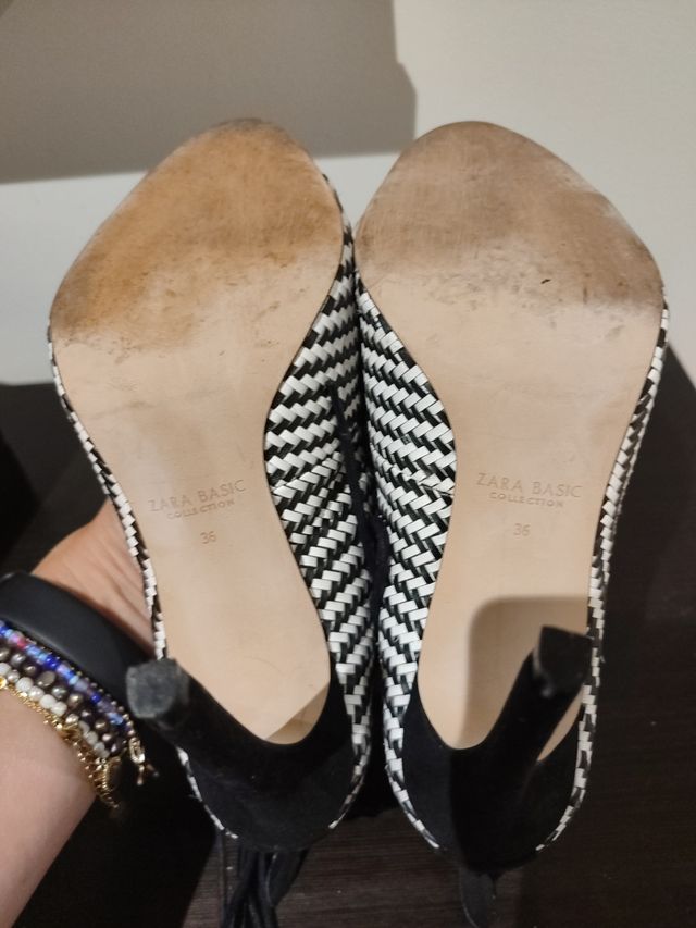 Sapatos de salto alto com cadarço