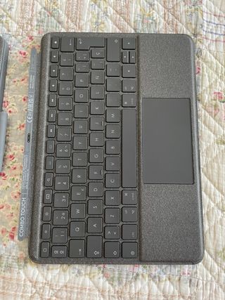 Teclado Logitech ComboTouch iPad 8