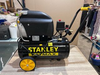 Compresor de aire Stanley FATMAX D 251/10/24S 24L