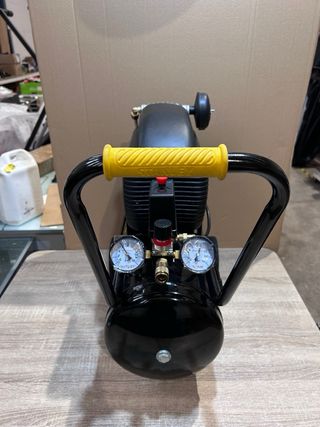 Compresor de aire Stanley FATMAX D 251/10/24S 24L