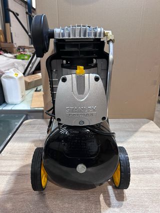 Compresor de aire Stanley FATMAX D 251/10/24S 24L