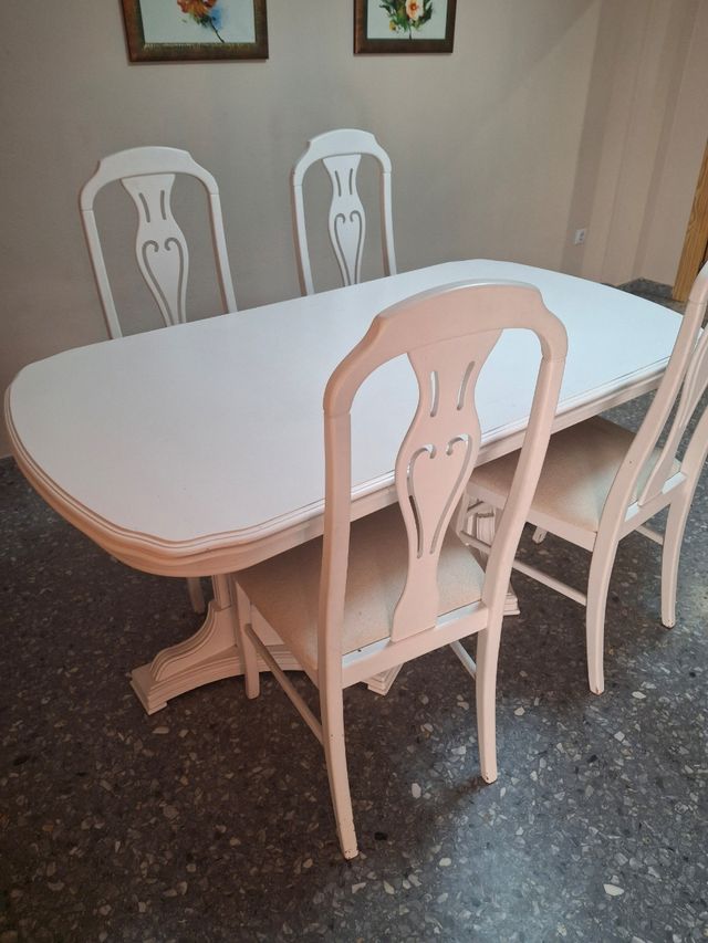 Mesa de comedor y 6 sillas blancas