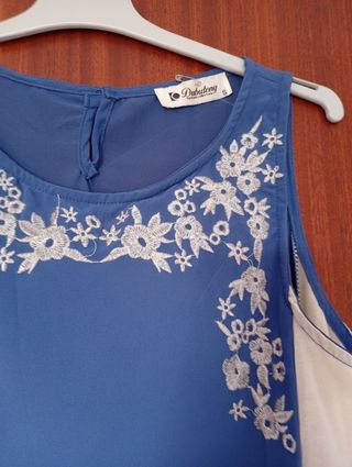 Blusa azul y blanca