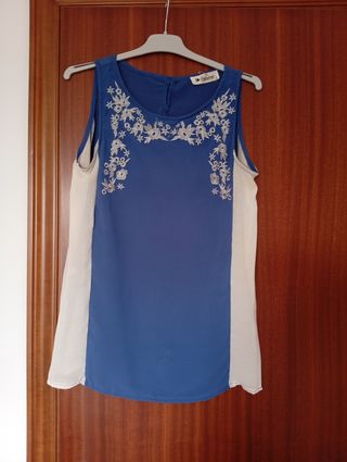 Blusa azul y blanca