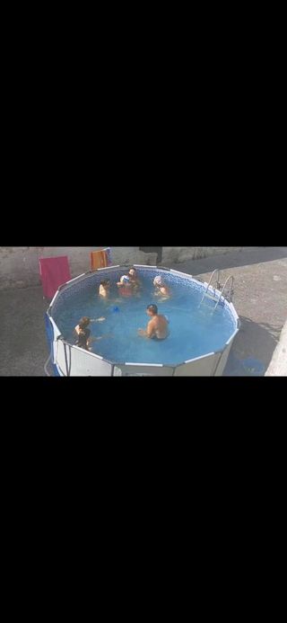 Piscina  con 3 meses de uso, muy buen estado 