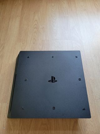 PS4 Slim Pro 1TB + Mandos