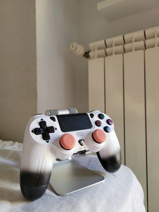 PS4 Slim Pro 1TB + Mandos