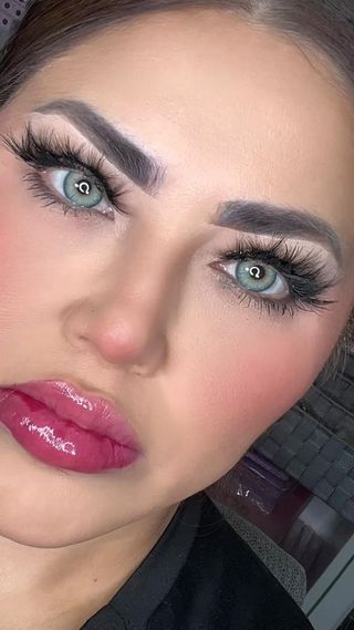 Lentillas color jade grisáceo