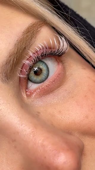 Lentillas color jade grisáceo