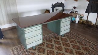 Mesa de oficina antigua de metal muy resistente