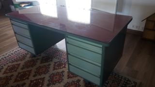 Mesa de oficina antigua de metal muy resistente