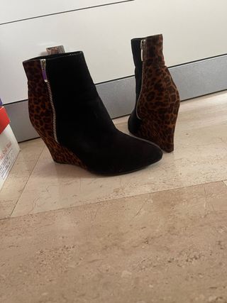 Botas de tacón con estampado de leopardo