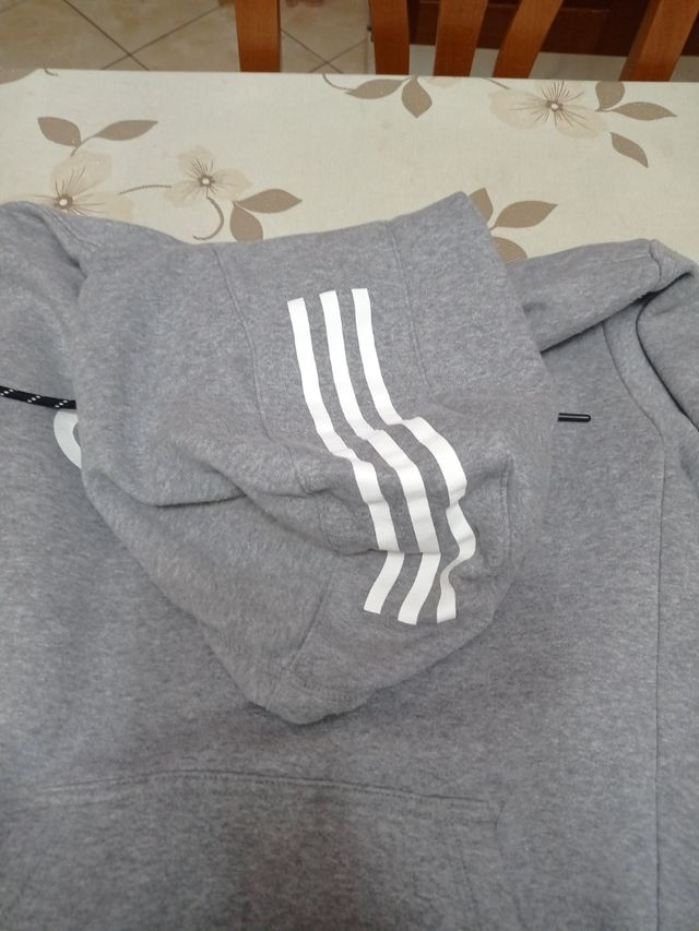 Felpa con cappuccio Adidas grigia