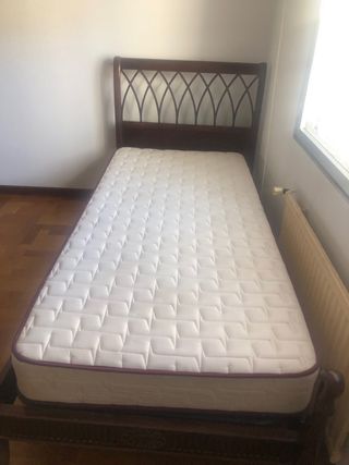 Cama de madera de caoba con colchon incluido