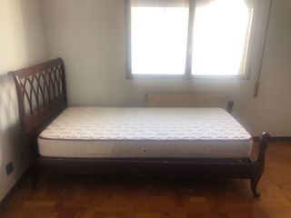 Cama de madera de caoba con colchon incluido