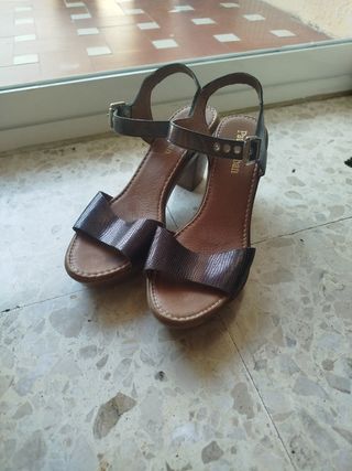Zapatos de tacón marrones talla 40