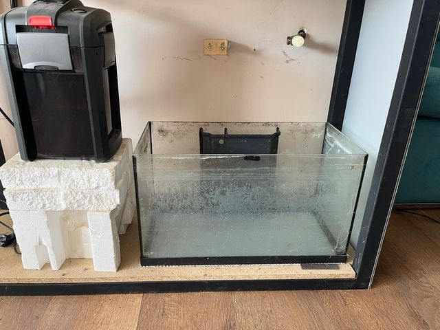 Acuario 250 L con mueble negro